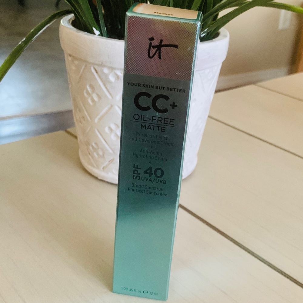 It Cosmetics Oil-Free Matte CC Cream SPF 40 Medium